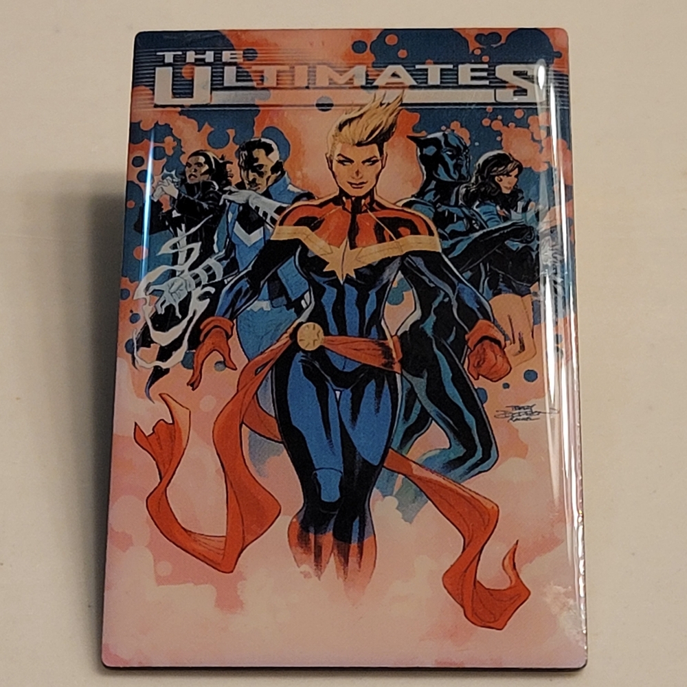 The Ultimates  Limited Edition Collectors Enamel Pin MARVEL x LOOTCRATE